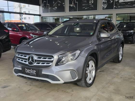 MERCEDES-BENZ GLA 200 1.6 CGI FLEX STYLE 7G-DCT